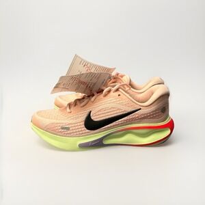 Nike Journey Run Women's Running Shoes in the Washed Coral/Ember Size 8 1:1